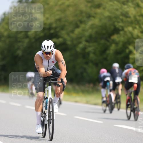 22.06.2025 - Viking Triathlon Yannick Fuchs http://msf.ph/oto/8099112 22.06.2025 12:02:32 Radfahren 18, 90, 198, 278, 350, 374, 384, 388, 407, 423, 522, 526, 534, 536, 546, 630, 642 meine-sportfotos.de