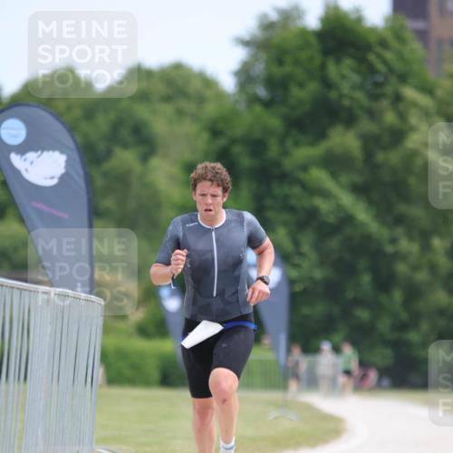 22.06.2025 - Viking Triathlon H.Heesch http://msf.ph/oto/8099413 22.06.2025 12:45:12 Laufen 384 meine-sportfotos.de