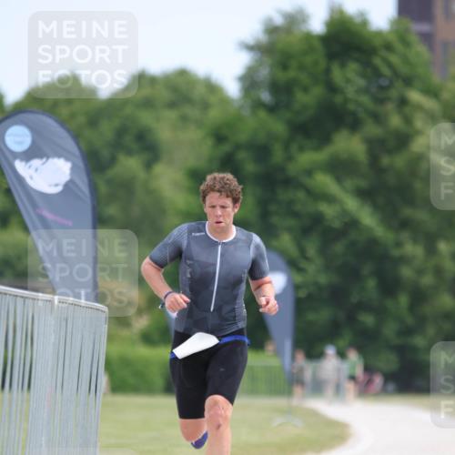 22.06.2025 - Viking Triathlon H.Heesch http://msf.ph/oto/8099423 22.06.2025 12:45:12 Laufen 384 meine-sportfotos.de