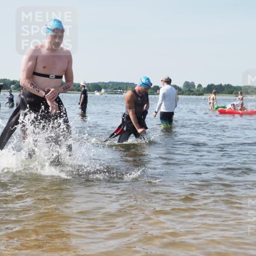 22.06.2025 - Viking Triathlon KatJ http://msf.ph/oto/8099453 22.06.2025 10:32:35 Schwimmen 80, 170, 208, 278, 492, 554 meine-sportfotos.de