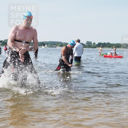 22.06.2025 - Viking Triathlon KatJ http://msf.ph/oto/8099462 22.06.2025 10:32:36 Schwimmen 80, 170, 208, 278, 492, 554 meine-sportfotos.de