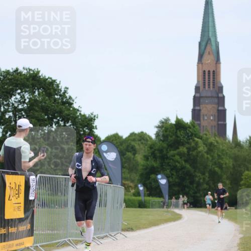 22.06.2025 - Viking Triathlon H.Heesch http://msf.ph/oto/8099556 22.06.2025 12:46:27 Laufen 526 meine-sportfotos.de