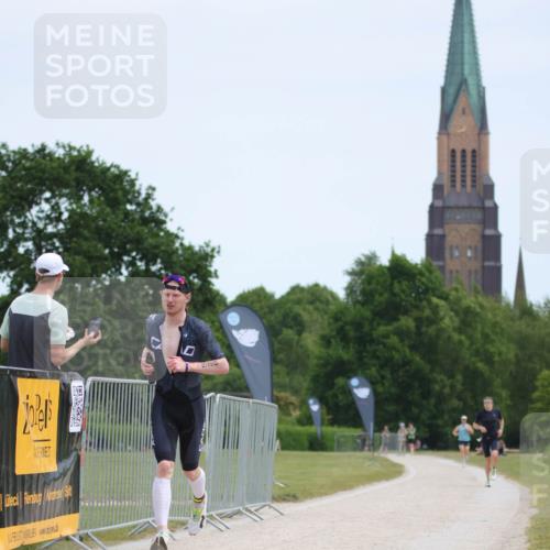 22.06.2025 - Viking Triathlon H.Heesch http://msf.ph/oto/8099565 22.06.2025 12:46:27 Laufen 526 meine-sportfotos.de