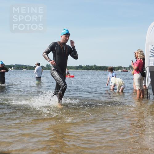 22.06.2025 - Viking Triathlon KatJ http://msf.ph/oto/8099620 22.06.2025 10:32:43 Schwimmen 80, 208, 278, 554 meine-sportfotos.de