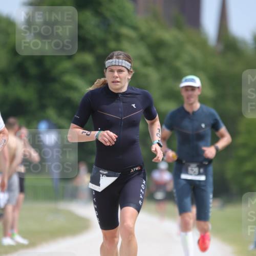22.06.2025 - Viking Triathlon H.Heesch http://msf.ph/oto/8099717 22.06.2025 13:17:29 Laufen 10, 386, 529 meine-sportfotos.de