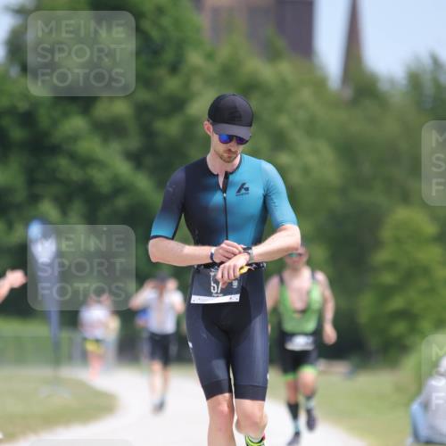 22.06.2025 - Viking Triathlon H.Heesch http://msf.ph/oto/8100051 22.06.2025 13:18:27 Laufen 57 meine-sportfotos.de
