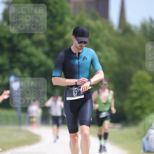 22.06.2025 - Viking Triathlon H.Heesch http://msf.ph/oto/8100053 22.06.2025 13:18:27 Laufen 57 meine-sportfotos.de