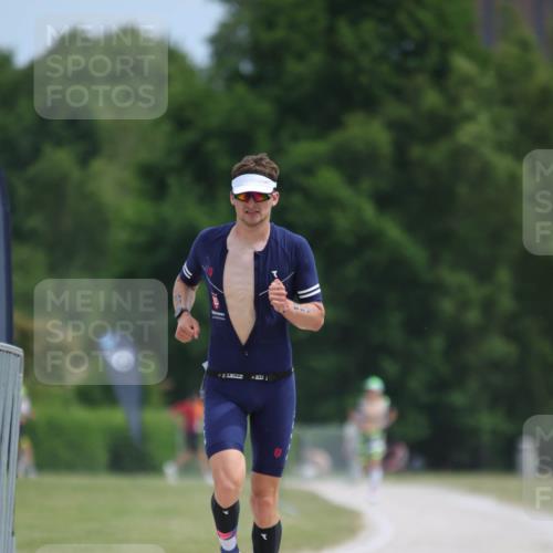22.06.2025 - Viking Triathlon H.Heesch http://msf.ph/oto/8100074 22.06.2025 12:49:32 Laufen 347, 544 meine-sportfotos.de