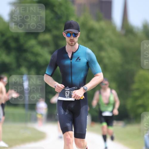 22.06.2025 - Viking Triathlon H.Heesch http://msf.ph/oto/8100075 22.06.2025 13:18:28 Laufen 57 meine-sportfotos.de