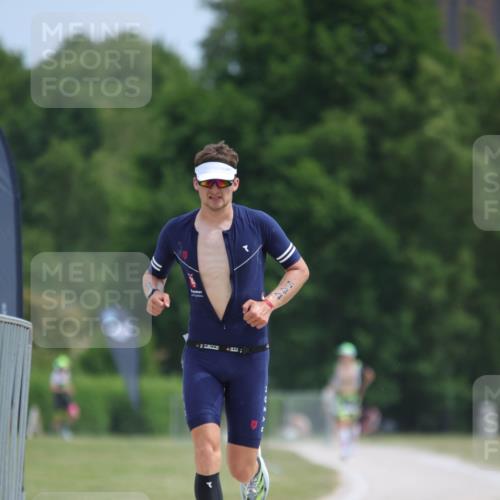 22.06.2025 - Viking Triathlon H.Heesch http://msf.ph/oto/8100083 22.06.2025 12:49:32 Laufen 347, 544 meine-sportfotos.de