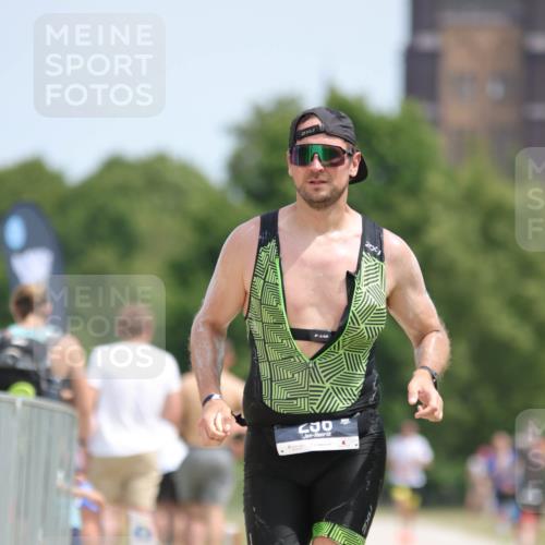22.06.2025 - Viking Triathlon H.Heesch http://msf.ph/oto/8100134 22.06.2025 13:18:35 Laufen 57, 296 meine-sportfotos.de