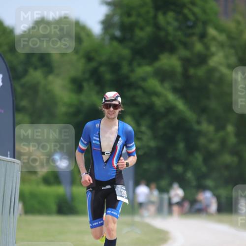 22.06.2025 - Viking Triathlon H.Heesch http://msf.ph/oto/8100410 22.06.2025 12:51:09 Laufen 286 meine-sportfotos.de
