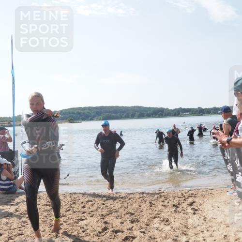 22.06.2025 - Viking Triathlon MichiJ http://msf.ph/oto/8100565 22.06.2025 10:44:51 Schwimmen 18, 39, 168, 440, 446, 638, 653 meine-sportfotos.de