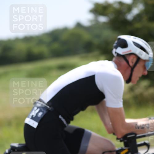 22.06.2025 - Viking Triathlon Yannick Fuchs http://msf.ph/oto/8100581 22.06.2025 12:03:51 Radfahren 60, 264 meine-sportfotos.de