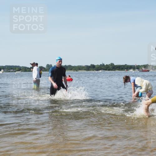 22.06.2025 - Viking Triathlon KatJ http://msf.ph/oto/8100604 22.06.2025 10:33:12 Schwimmen 28, 91, 387, 399, 608 meine-sportfotos.de
