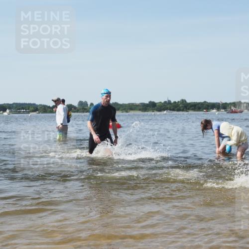 22.06.2025 - Viking Triathlon KatJ http://msf.ph/oto/8100615 22.06.2025 10:33:12 Schwimmen 28, 91, 387, 399, 608 meine-sportfotos.de