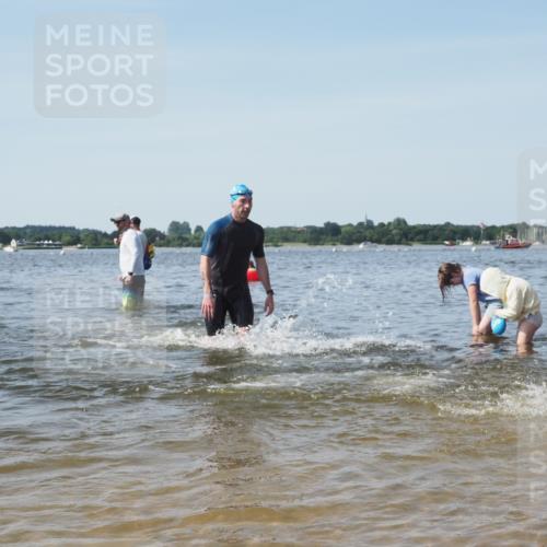 22.06.2025 - Viking Triathlon KatJ http://msf.ph/oto/8100628 22.06.2025 10:33:12 Schwimmen 28, 91, 387, 399, 608 meine-sportfotos.de
