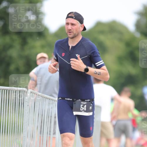 22.06.2025 - Viking Triathlon H.Heesch http://msf.ph/oto/8100725 22.06.2025 13:34:32 Laufen 52, 54, 294 meine-sportfotos.de