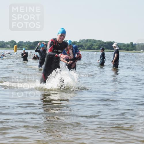 22.06.2025 - Viking Triathlon KatJ http://msf.ph/oto/8100738 22.06.2025 10:33:21 Schwimmen 28, 38, 300, 382, 387, 524, 608 meine-sportfotos.de