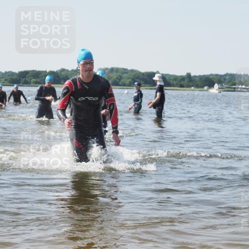 22.06.2025 - Viking Triathlon KatJ http://msf.ph/oto/8100775 22.06.2025 10:33:21 Schwimmen 28, 38, 300, 382, 387, 524, 608 meine-sportfotos.de