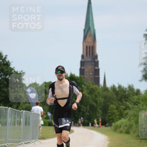 22.06.2025 - Viking Triathlon H.Heesch http://msf.ph/oto/8100792 22.06.2025 12:54:24 Laufen 310 meine-sportfotos.de
