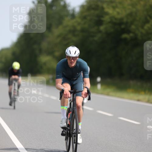 22.06.2025 - Viking Triathlon Yannick Fuchs http://msf.ph/oto/8101008 22.06.2025 11:25:29 Radfahren 9, 90, 185, 195, 198, 228, 384, 390, 401, 500, 534 meine-sportfotos.de