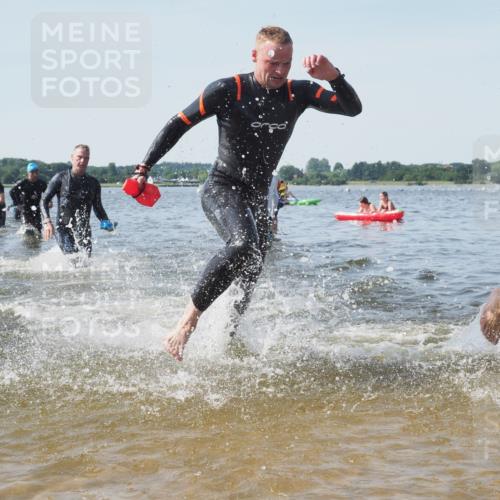 22.06.2025 - Viking Triathlon KatJ http://msf.ph/oto/8101034 22.06.2025 10:33:28 Schwimmen 28, 38, 300, 348, 382, 522, 524, 608 meine-sportfotos.de