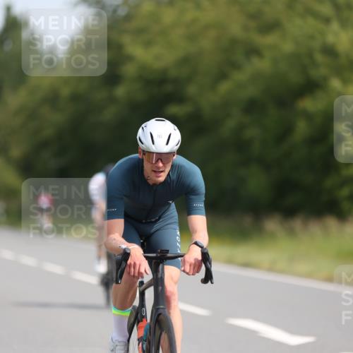 22.06.2025 - Viking Triathlon Yannick Fuchs http://msf.ph/oto/8101036 22.06.2025 11:25:30 Radfahren 9, 90, 185, 195, 198, 228, 384, 390, 401, 500, 534 meine-sportfotos.de