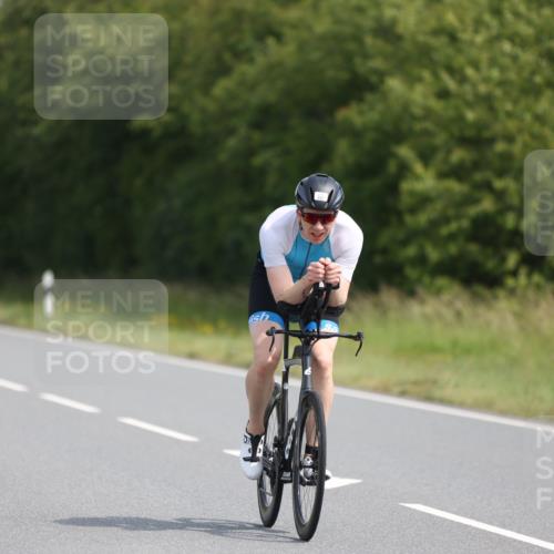 22.06.2025 - Viking Triathlon Yannick Fuchs http://msf.ph/oto/8101063 22.06.2025 11:25:31 Radfahren 9, 90, 185, 195, 198, 228, 384, 390, 401, 500, 534 meine-sportfotos.de