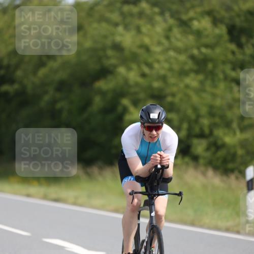 22.06.2025 - Viking Triathlon Yannick Fuchs http://msf.ph/oto/8101075 22.06.2025 11:25:31 Radfahren 9, 90, 185, 195, 198, 228, 384, 390, 401, 500, 534 meine-sportfotos.de