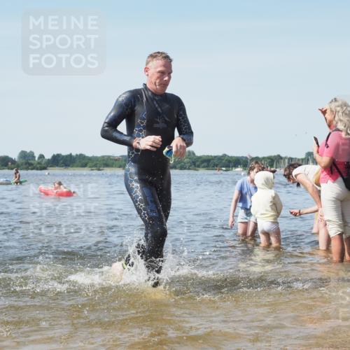 22.06.2025 - Viking Triathlon KatJ http://msf.ph/oto/8101161 22.06.2025 10:33:32 Schwimmen 38, 255, 300, 304, 348, 382, 457, 522, 524 meine-sportfotos.de