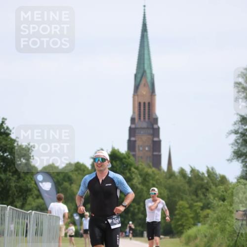 22.06.2025 - Viking Triathlon H.Heesch http://msf.ph/oto/8101220 22.06.2025 12:55:10 Laufen 152, 381, 458 meine-sportfotos.de