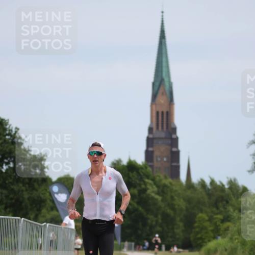22.06.2025 - Viking Triathlon H.Heesch http://msf.ph/oto/8101290 22.06.2025 12:55:14 Laufen 381, 458 meine-sportfotos.de