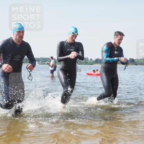22.06.2025 - Viking Triathlon KatJ http://msf.ph/oto/8101372 22.06.2025 10:33:38 Schwimmen 5, 38, 149, 255, 304, 348, 382, 457, 522, 524 meine-sportfotos.de