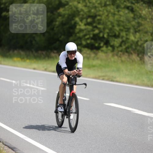 22.06.2025 - Viking Triathlon Yannick Fuchs http://msf.ph/oto/8101515 22.06.2025 12:04:48 Radfahren 9, 15, 26, 80, 101, 272, 299, 362, 385, 496, 554 meine-sportfotos.de