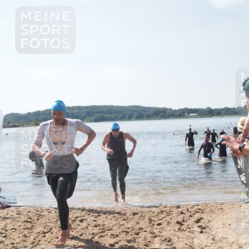 22.06.2025 - Viking Triathlon MichiJ http://msf.ph/oto/8101546 22.06.2025 10:45:35 Schwimmen 102, 108, 197, 466, 519 meine-sportfotos.de