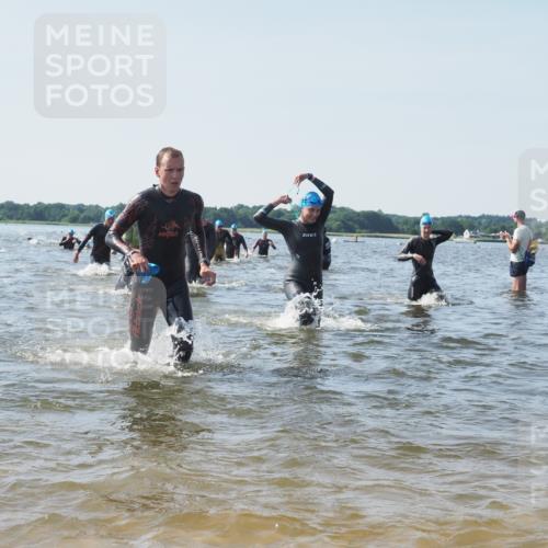 22.06.2025 - Viking Triathlon KatJ http://msf.ph/oto/8101629 22.06.2025 10:33:49 Schwimmen 5, 50, 75, 149, 184, 229, 242, 255, 304, 348, 349, 438, 457, 540 meine-sportfotos.de