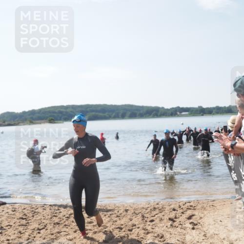 22.06.2025 - Viking Triathlon MichiJ http://msf.ph/oto/8101743 22.06.2025 10:45:47 Schwimmen 95, 197, 360, 372, 425, 519, 633 meine-sportfotos.de