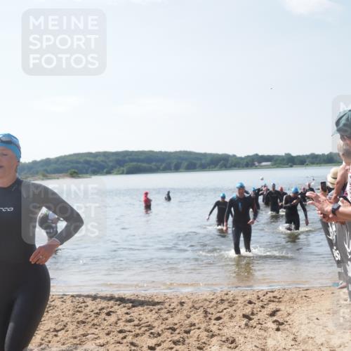 22.06.2025 - Viking Triathlon MichiJ http://msf.ph/oto/8101798 22.06.2025 10:45:48 Schwimmen 95, 360, 372, 425, 468, 519, 621, 633 meine-sportfotos.de