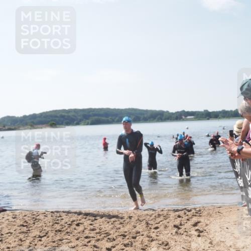22.06.2025 - Viking Triathlon MichiJ http://msf.ph/oto/8101940 22.06.2025 10:45:51 Schwimmen 95, 360, 372, 425, 468, 519, 615, 621, 633 meine-sportfotos.de