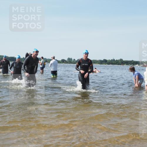 22.06.2025 - Viking Triathlon KatJ http://msf.ph/oto/8101978 22.06.2025 10:34:03 Schwimmen 46, 70, 75, 184, 297, 349, 429, 478, 532, 540, 618, 635 meine-sportfotos.de