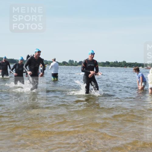 22.06.2025 - Viking Triathlon KatJ http://msf.ph/oto/8101988 22.06.2025 10:34:03 Schwimmen 46, 70, 75, 184, 297, 349, 429, 478, 532, 540, 618, 635 meine-sportfotos.de