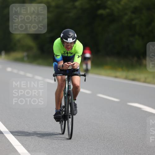 22.06.2025 - Viking Triathlon Yannick Fuchs http://msf.ph/oto/8101993 22.06.2025 11:26:08 Radfahren 15, 29, 117, 272, 298, 403, 556 meine-sportfotos.de