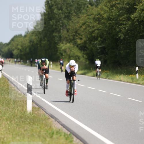 22.06.2025 - Viking Triathlon Yannick Fuchs http://msf.ph/oto/8102101 22.06.2025 12:05:11 Radfahren 37, 50, 155, 197, 202, 205, 364, 418, 474, 507, 525, 550 meine-sportfotos.de