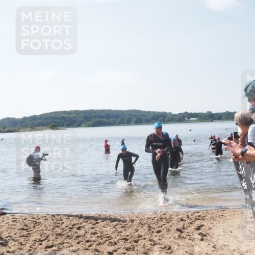 22.06.2025 - Viking Triathlon MichiJ http://msf.ph/oto/8102115 22.06.2025 10:45:54 Schwimmen 95, 217, 342, 360, 372, 425, 468, 615, 621, 633 meine-sportfotos.de