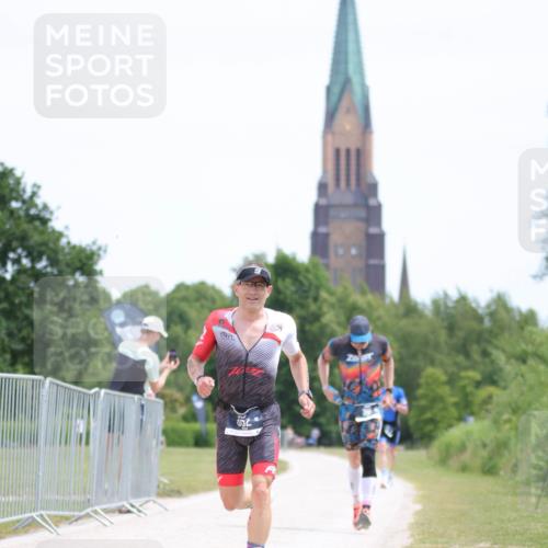 22.06.2025 - Viking Triathlon H.Heesch http://msf.ph/oto/8102130 22.06.2025 12:57:13 Laufen 352, 355 meine-sportfotos.de