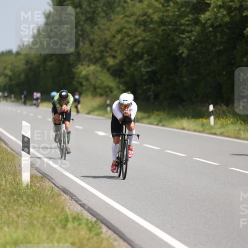 22.06.2025 - Viking Triathlon Yannick Fuchs http://msf.ph/oto/8102143 22.06.2025 12:05:11 Radfahren 37, 50, 155, 197, 202, 205, 364, 418, 474, 507, 525, 550 meine-sportfotos.de