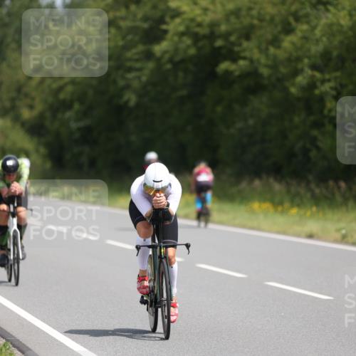 22.06.2025 - Viking Triathlon Yannick Fuchs http://msf.ph/oto/8102193 22.06.2025 12:05:12 Radfahren 37, 50, 155, 197, 202, 205, 364, 418, 474, 507, 525, 550 meine-sportfotos.de