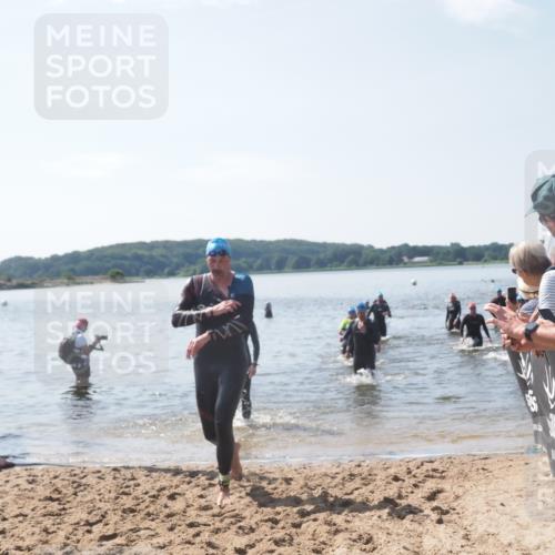 22.06.2025 - Viking Triathlon MichiJ http://msf.ph/oto/8102195 22.06.2025 10:45:55 Schwimmen 95, 217, 342, 360, 372, 425, 468, 615, 621, 633 meine-sportfotos.de