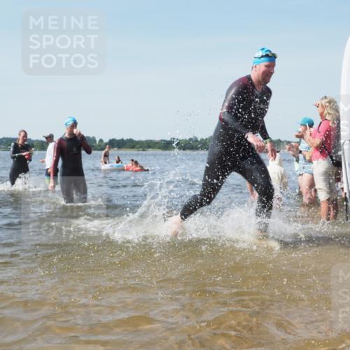 22.06.2025 - Viking Triathlon KatJ http://msf.ph/oto/8102317 22.06.2025 10:34:11 Schwimmen 46, 70, 294, 297, 429, 478, 527, 532, 618, 635 meine-sportfotos.de